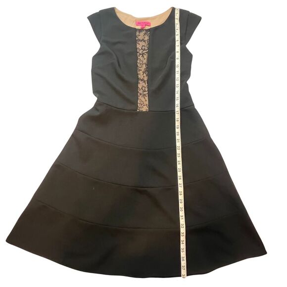 Betsy Johnson Cocktail Dress 10 Black Floral Lace Cap Sleeve Asymmetrical Flare - Picture 4 of 11